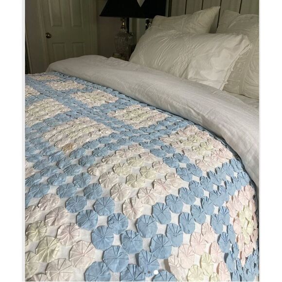 Antique Handmade 1940s YoYo Quilt - Picture 1 of 5